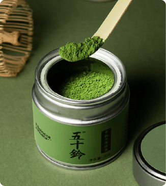 Scooping Isuzu matcha powder